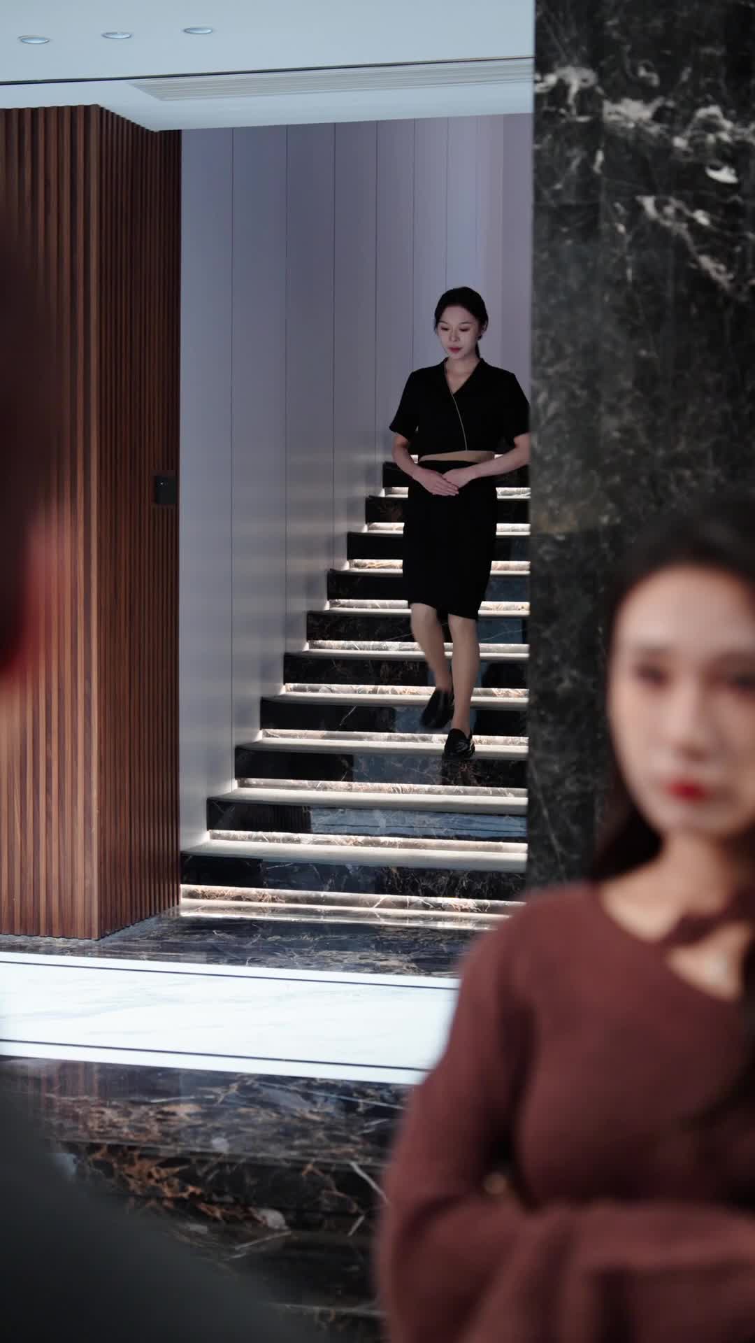 Episode 35 of The Real Heiress in the Shadows