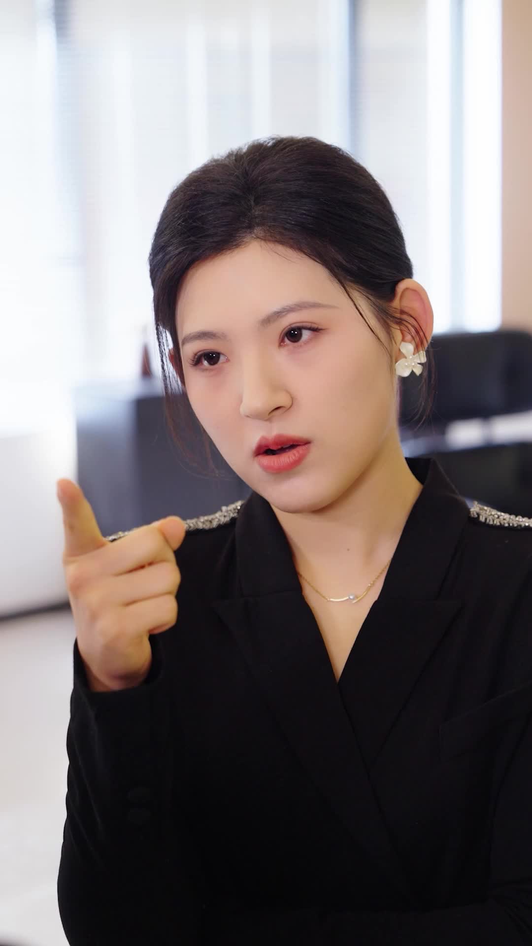 Episode 54 of The Real Heiress in the Shadows