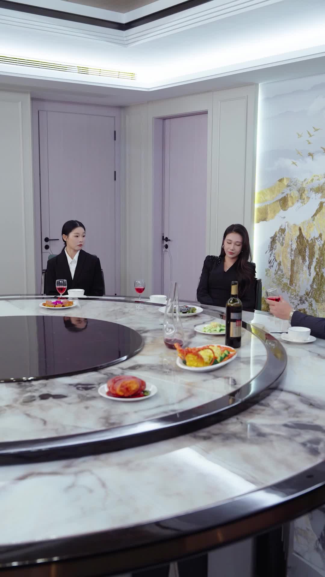 Episode 66 of The Real Heiress in the Shadows