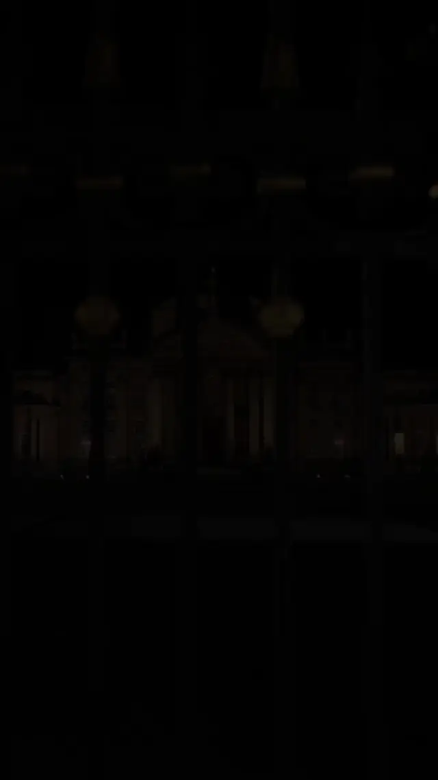 Episode 17 of The Royals