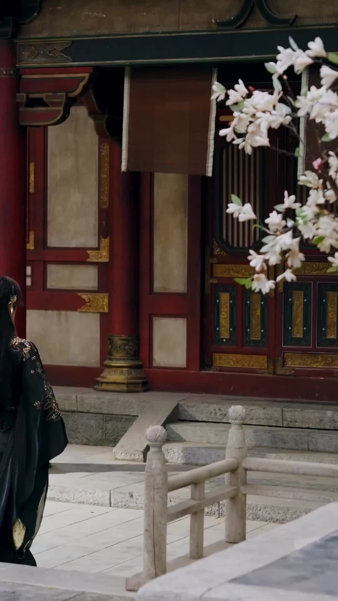 Episode 35 of The Serpent Lord Wraps Her Close