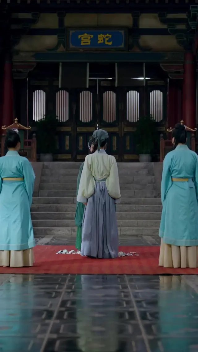 Episode 45 of The Serpent Lord Wraps Her Close