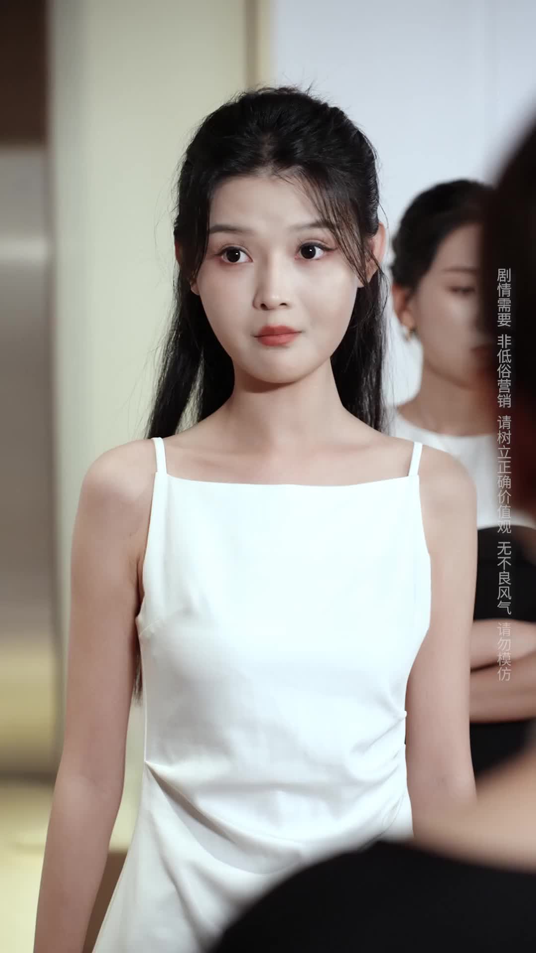 Episode 33 of The Straight-A Cousin Is the Real Heiress