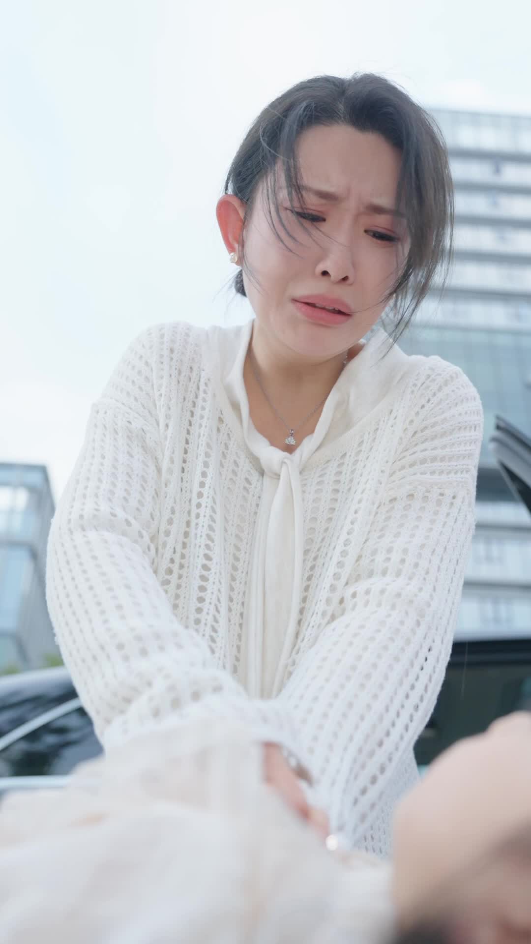 Episode 10 of They Locked Her Daughter in the Car