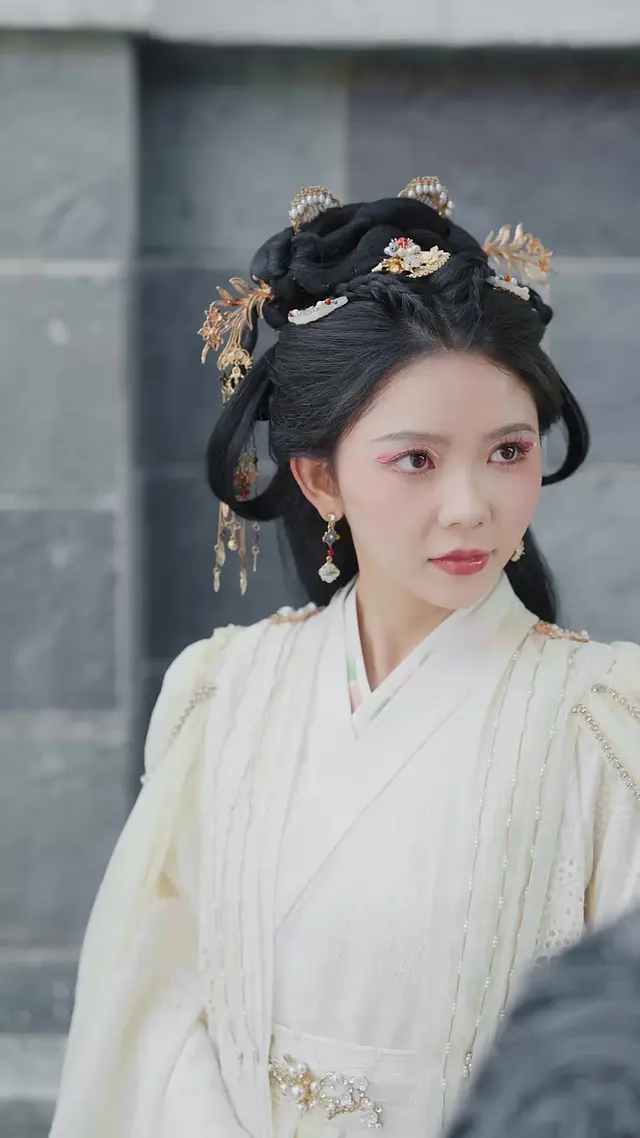 Episode 44 of They Pushed Me to Be Empress