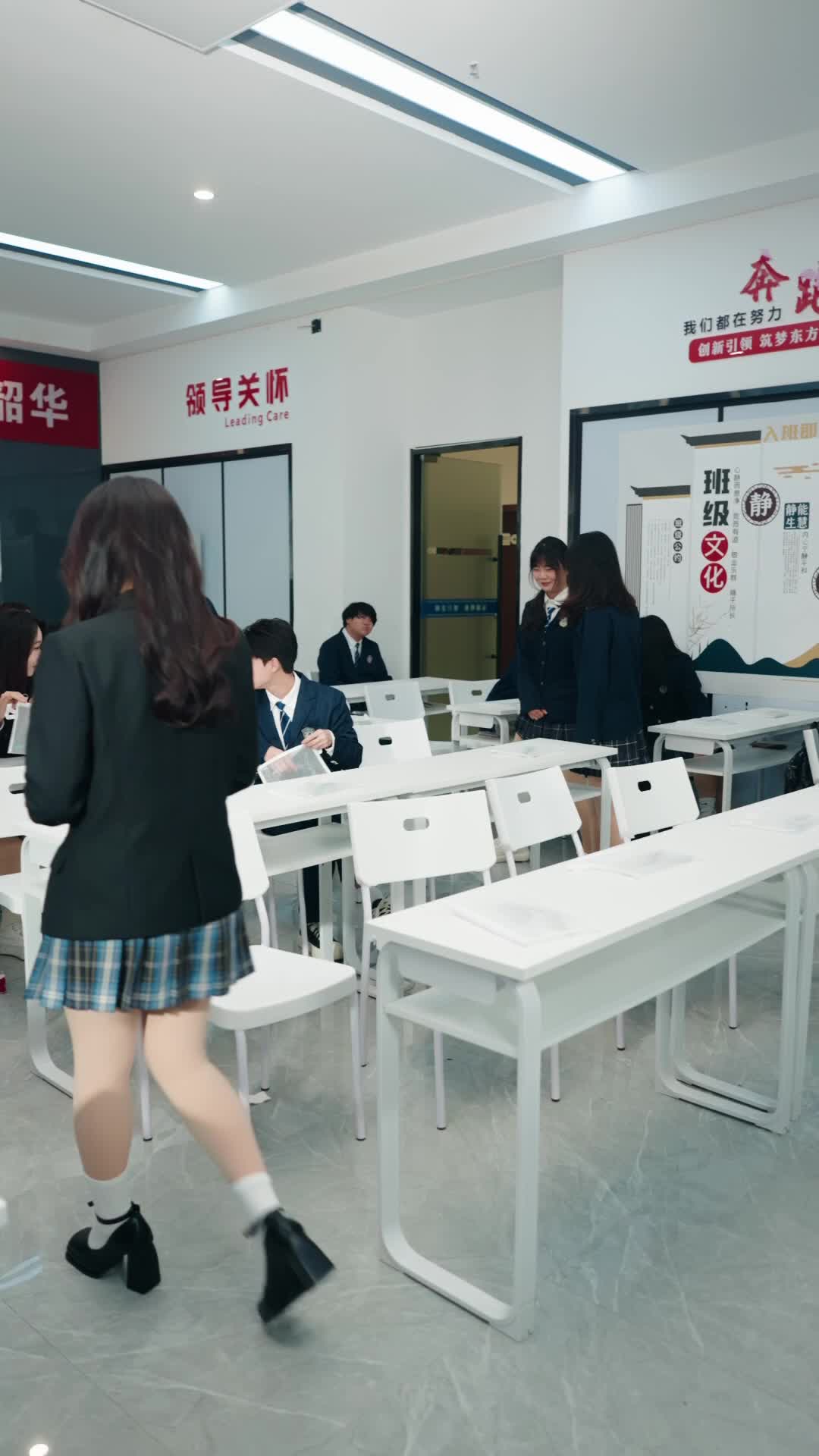 Episode 15 of True Heiress Takes High School