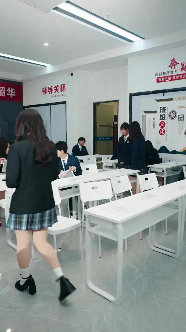 Episode 15 of True Heiress Takes High School