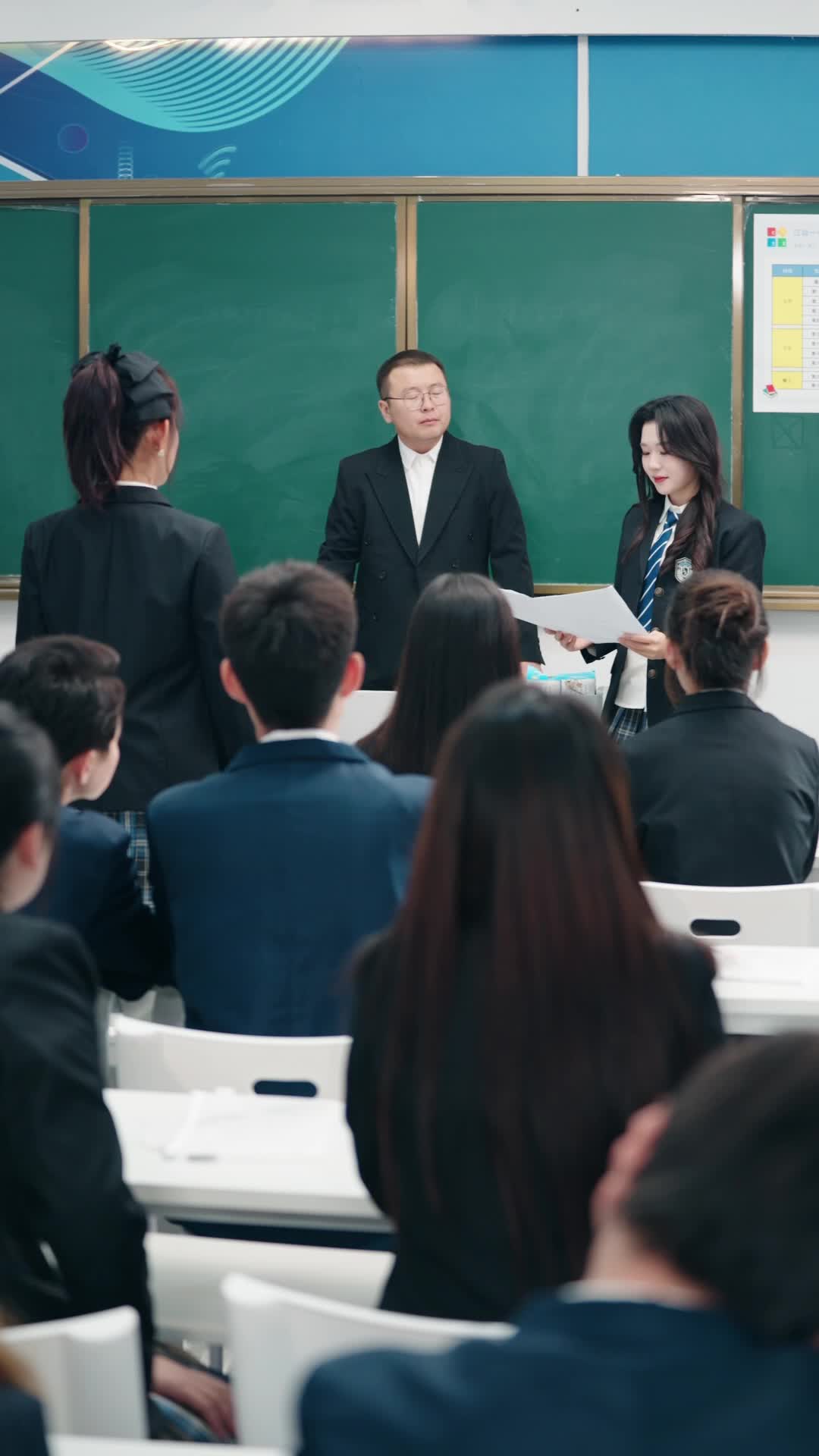 Episode 23 of True Heiress Takes High School