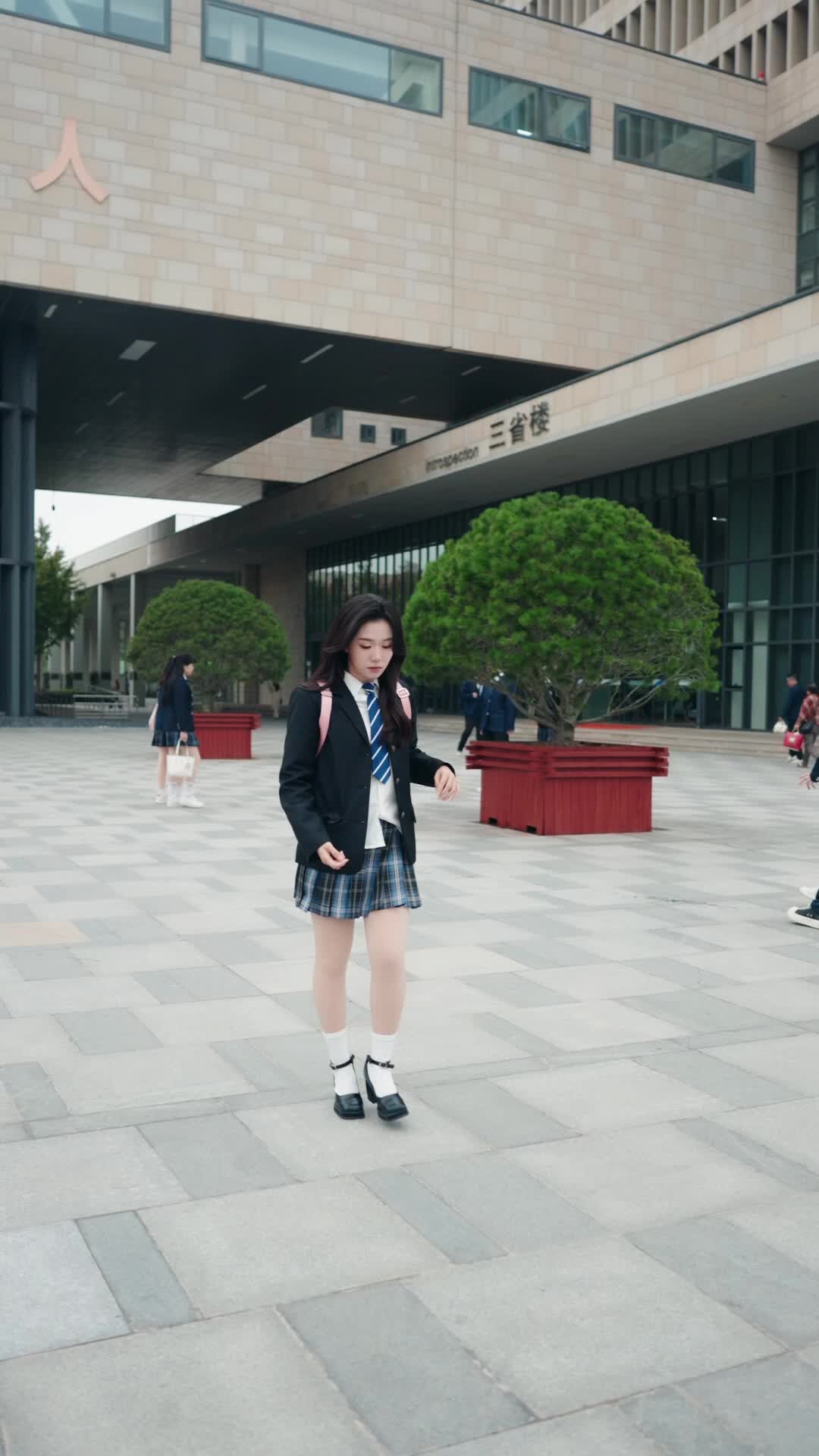 Episode 30 of True Heiress Takes High School