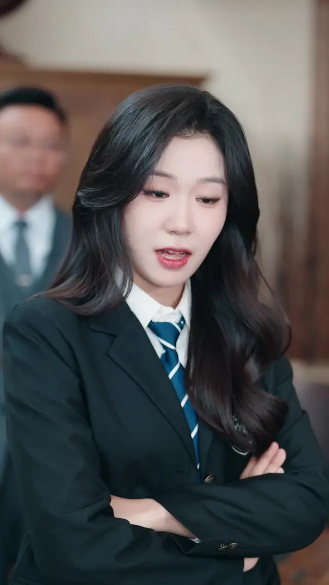 Episode 34 of True Heiress Takes High School