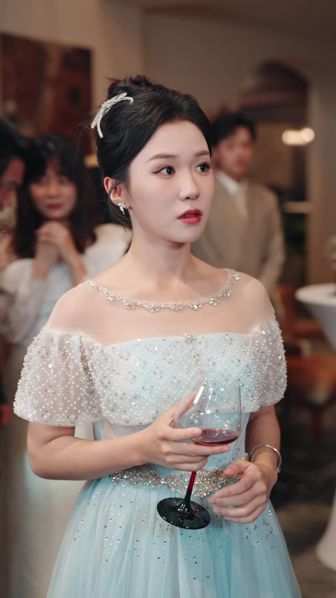 Episode 49 of True Heiress Takes High School