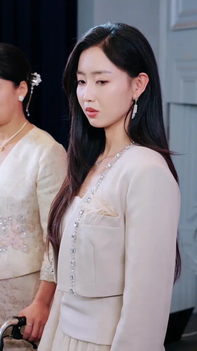 Episode 16 of True Heiress: Trading Up My Family
