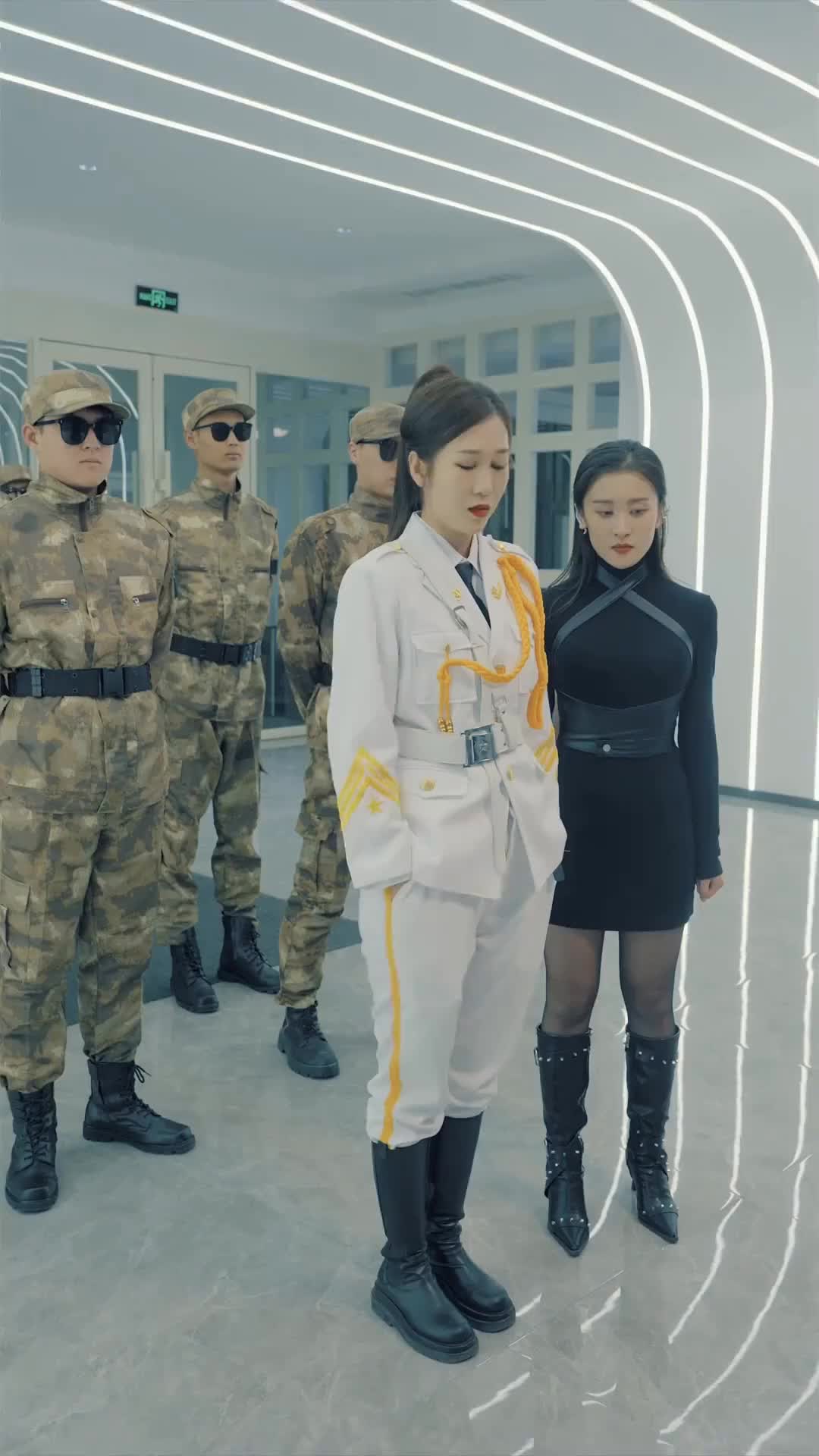 Episode 33 of Underworld King Fights For His Wife