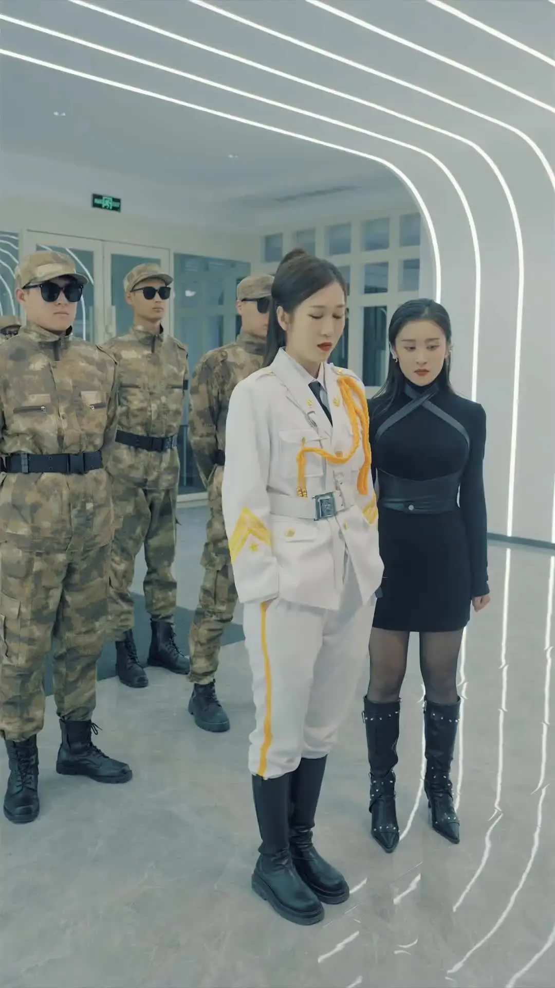 Episode 33 of Underworld King Fights For His Wife