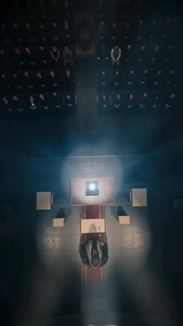 Episode 5 of Wolfless? Bow to the Queen!