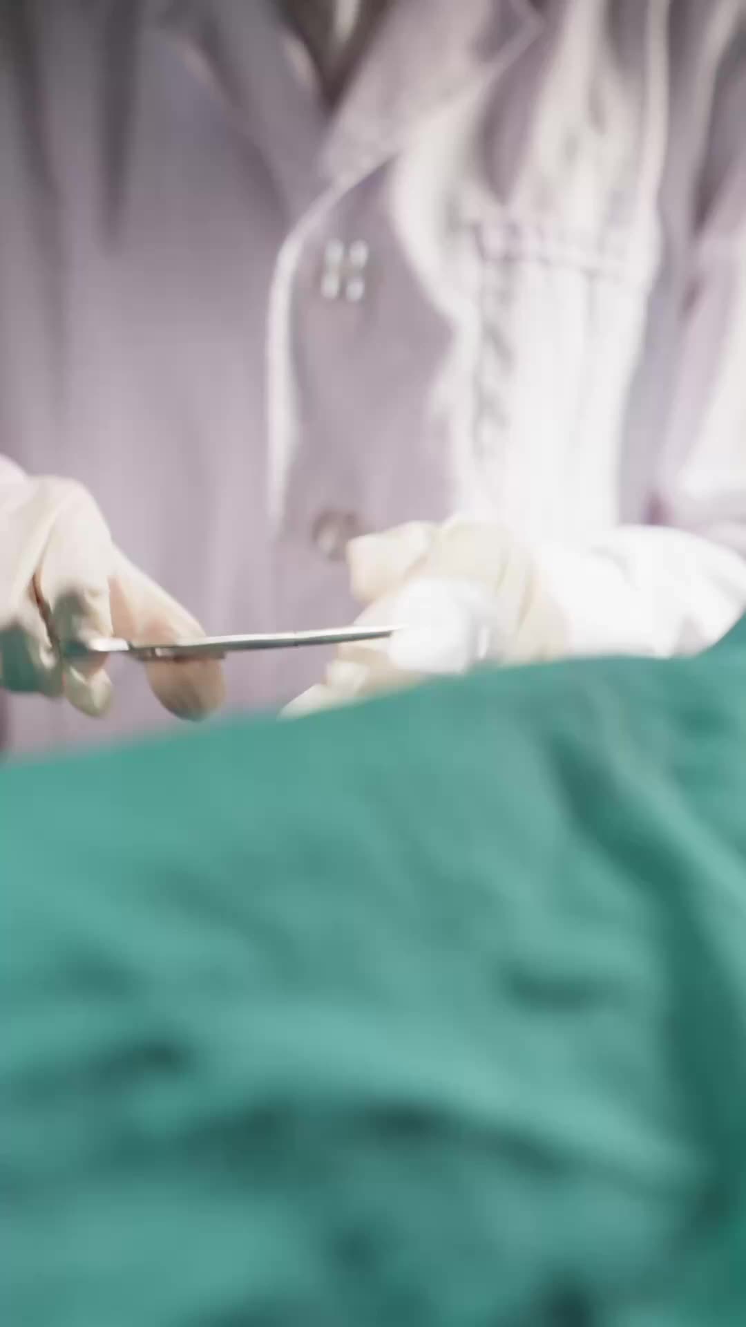 Episode 1 of Your Highness, Your Family Doctor Is Actually a Girl!